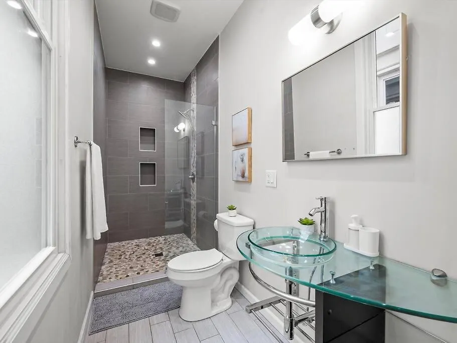 Luxury And Stylish 2Bedroom Apartment On Carson, South Flats, Питтсбург